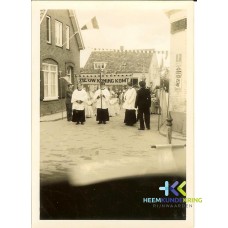 processie 2 schenking H Seising